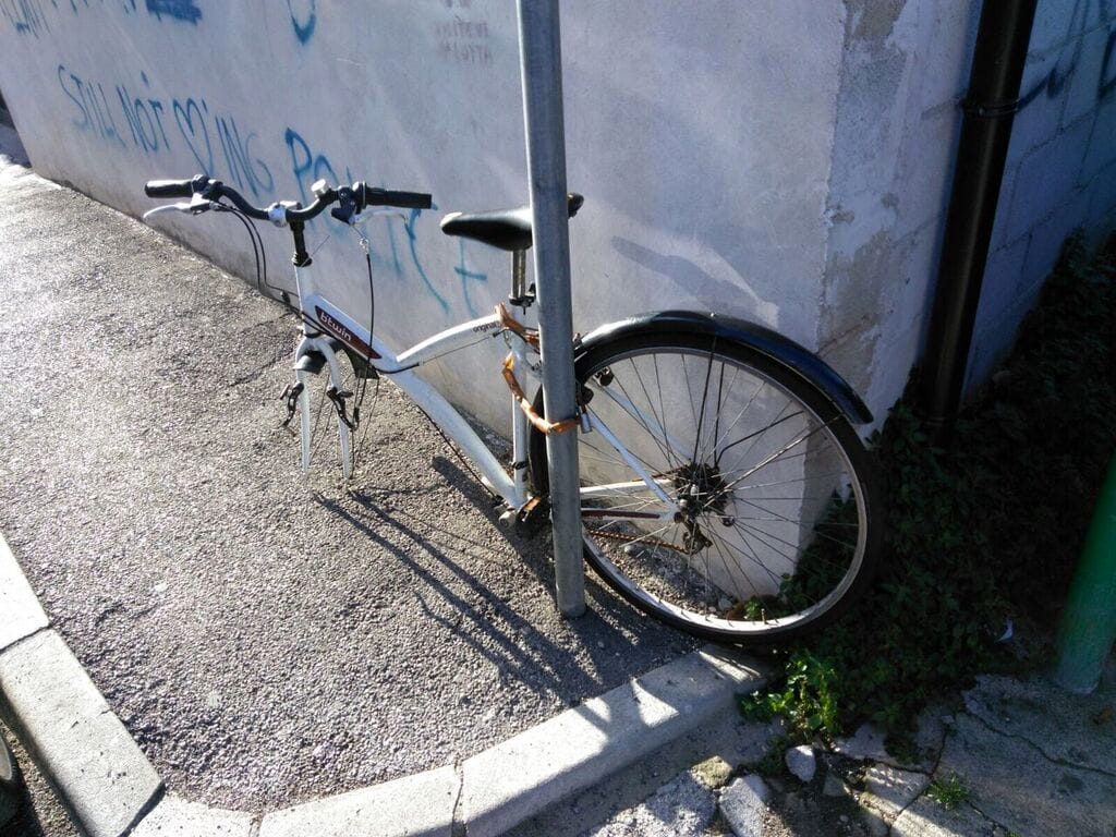 bici abbandonata