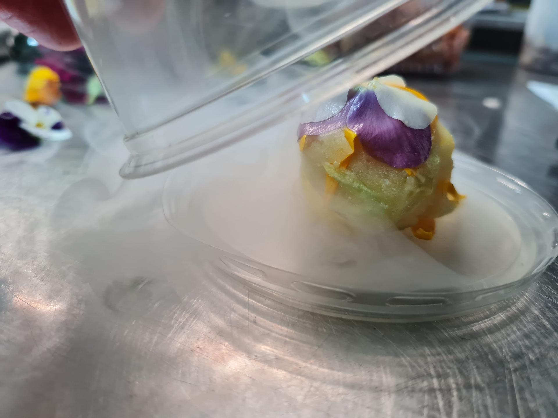 1_Arte da mangiare mangiare Arte e MAF_Museo Acqua Franca_Chiolini_boccone fra arte e design fiorito nel vapore