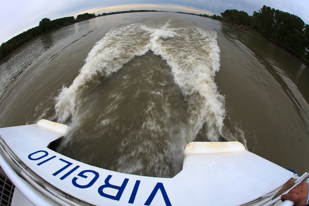 fiume-Po-navigabilità-zona-Mantova-foto-Paolo-Trovo-Shutterstock
