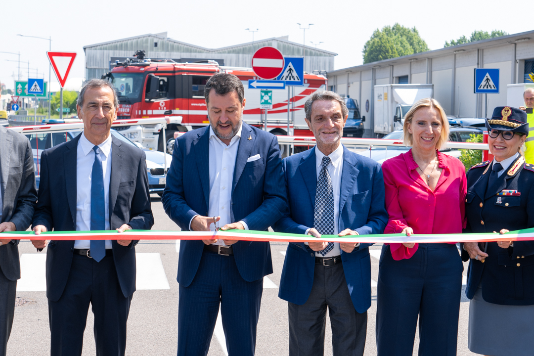 foto-di-gruppo-taglio-nastro-1