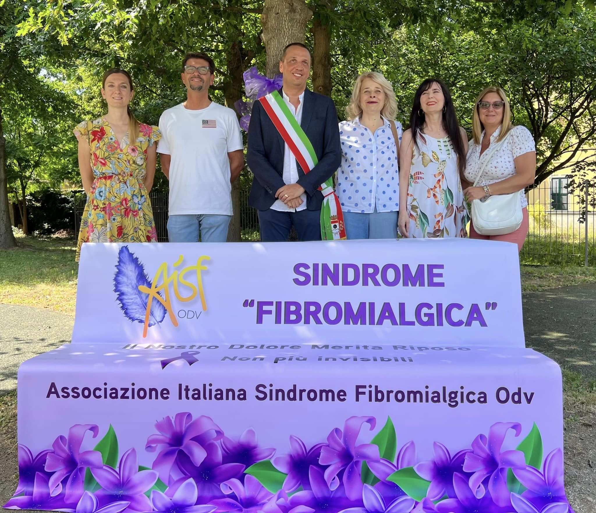 foto panchina viola melegnano