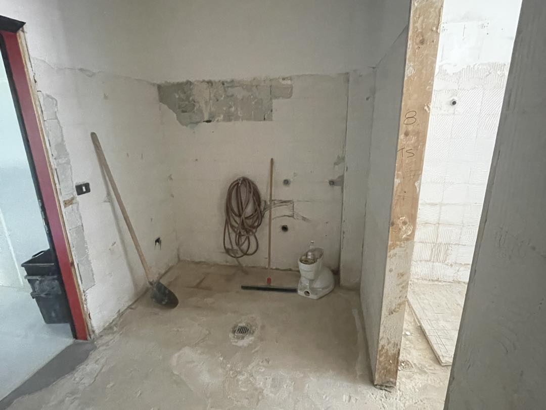 bagni scuola primaria Locate