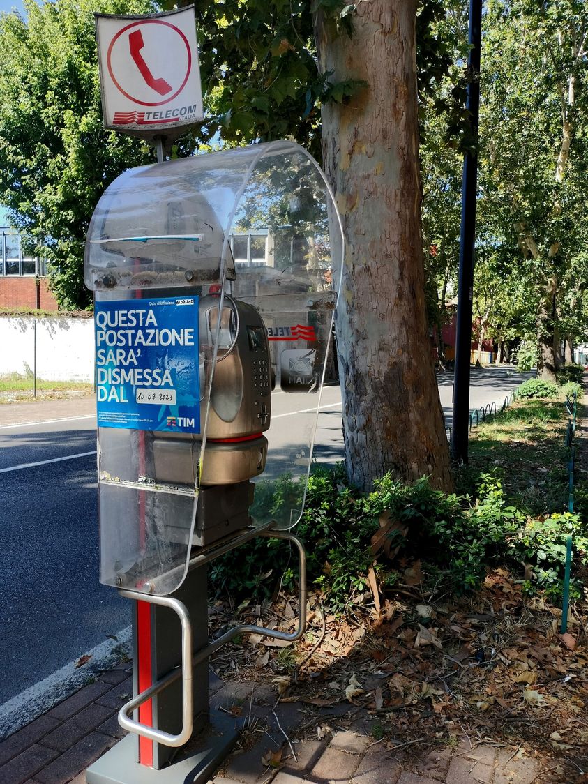 cabina telefonica cinisello