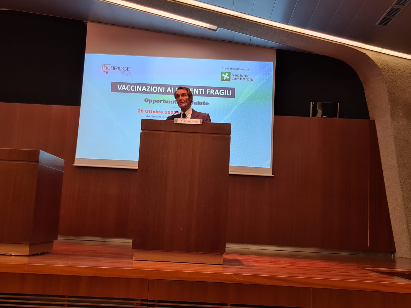 VACCINAZIONI-PRESIDENTE-FONTANA