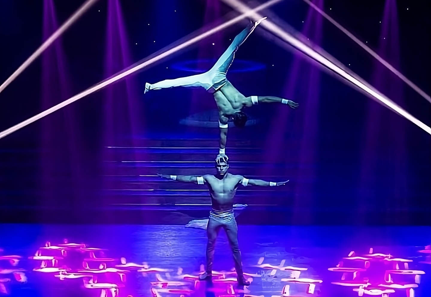 03 Gli acrobati cubani El Alma de Cuba interverranno alle Giornate di Studio alla Statale