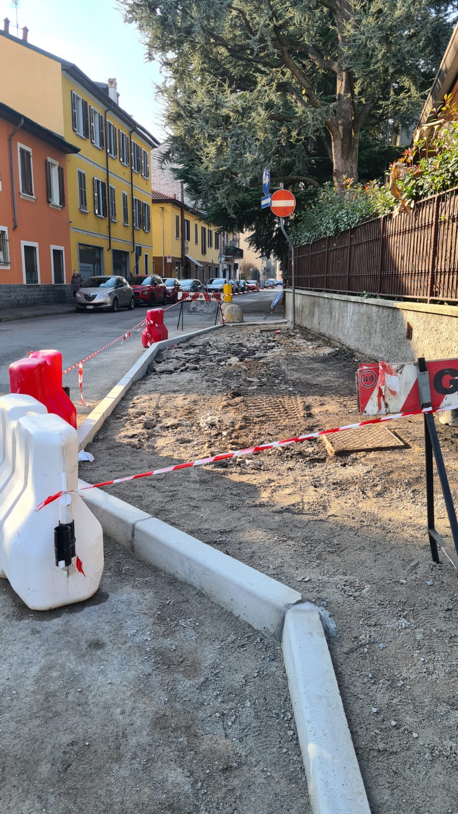 rho lavori in corso marciapiedi