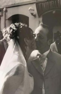 Sembra ieri, ma ancora di più ti amo, arricchiti dalla vita che stiamo vivendo, dai nostri splendidi ragazzi e dalla nostra bellissima quotidianità…Con amore Mimma❤️