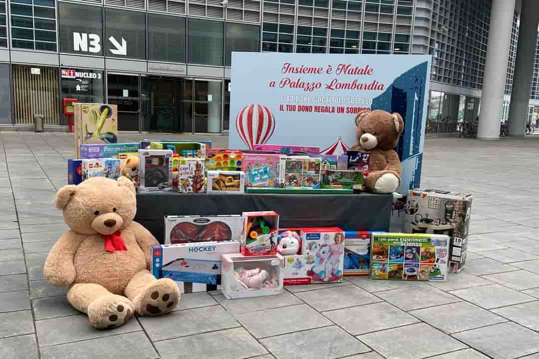 giocattolo-sospeso-piazza-min