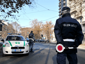 polizia-locale-milano-300x225-min