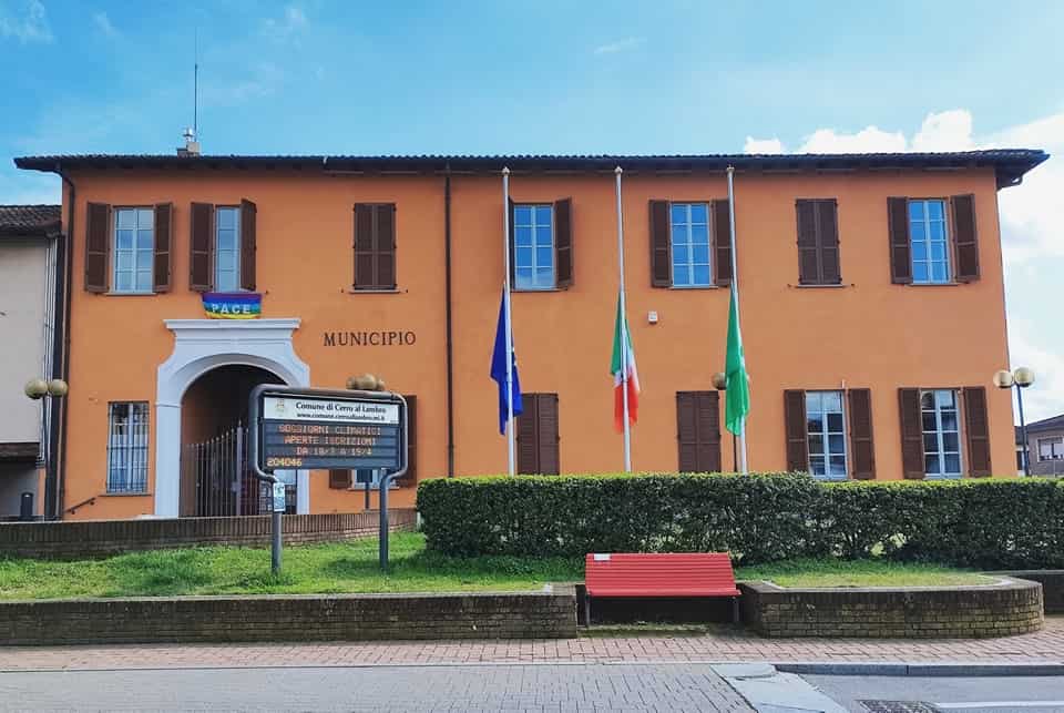 cerro bandiere mezza asta-min