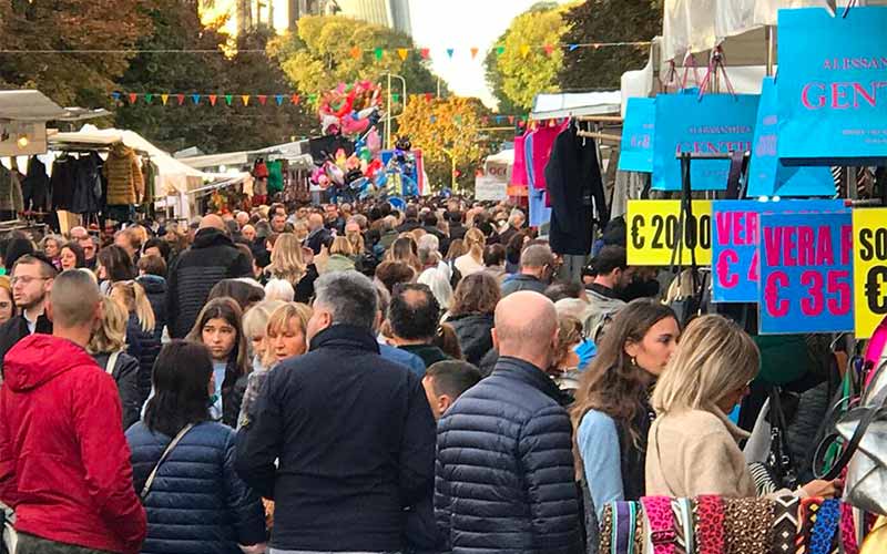 Ambulanti-di-Forte-dei-Marmi-Milano