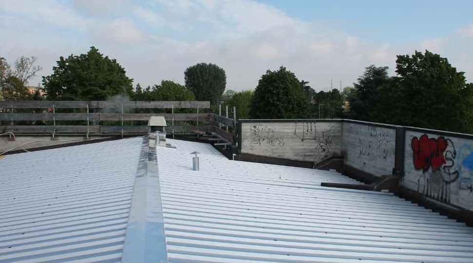 scuola tetto poasco-min