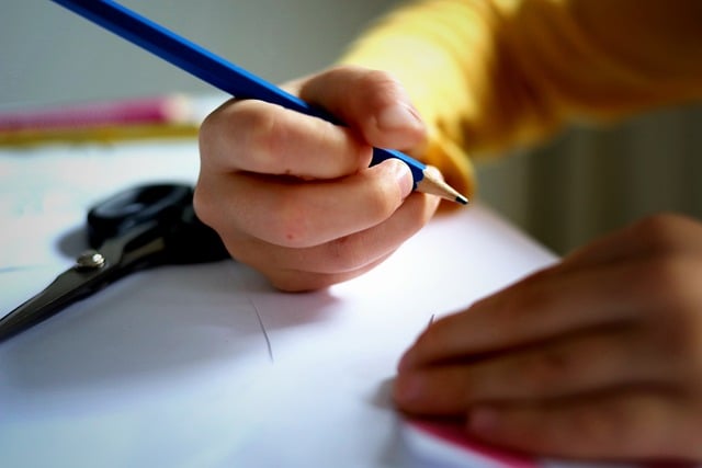 bambini scrivere scrittura disegno disegnare