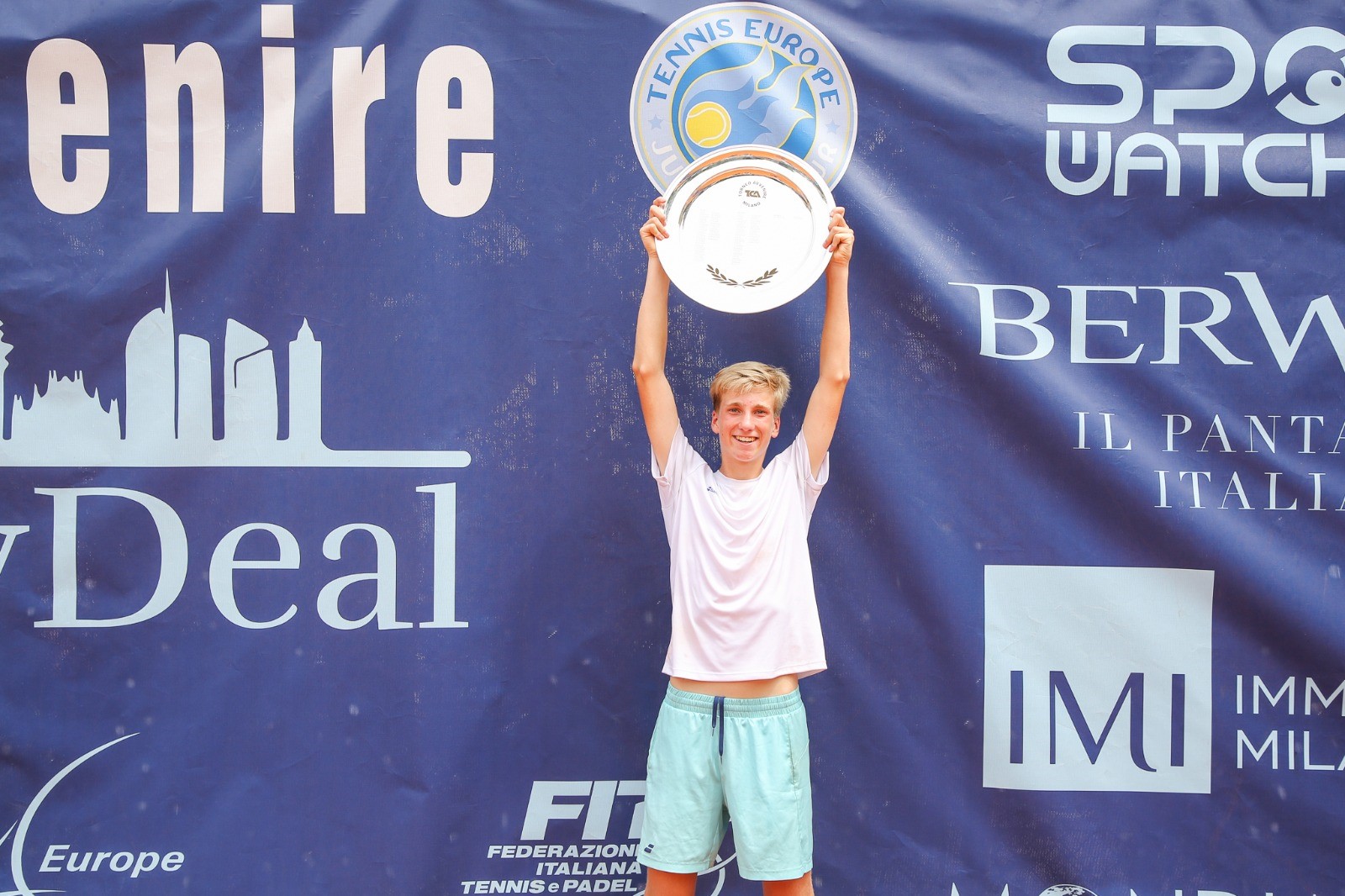 Stan Put premiazione piatto Avvenire