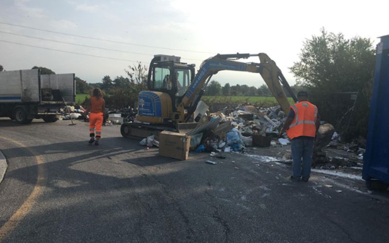 rimozione rifiuti rotonda via edison monza