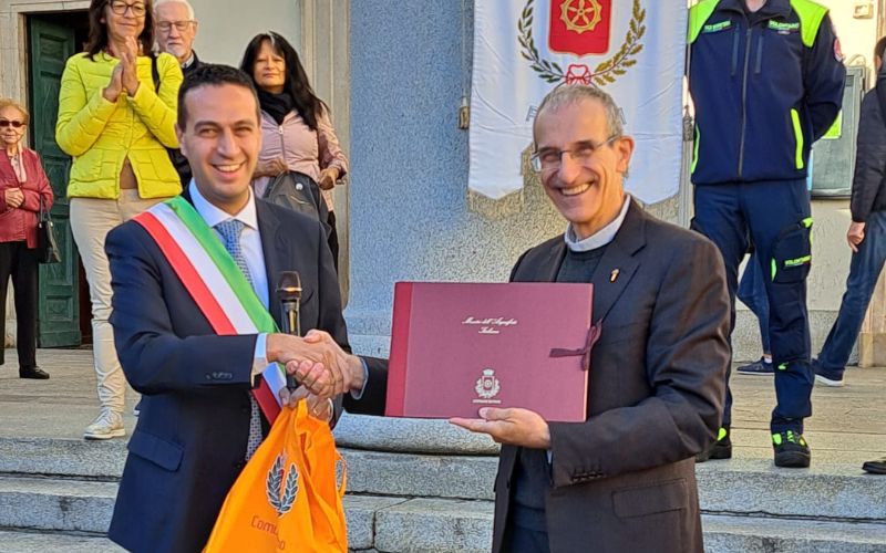 rho sindaco orlandi saluto a don gianluigi frova