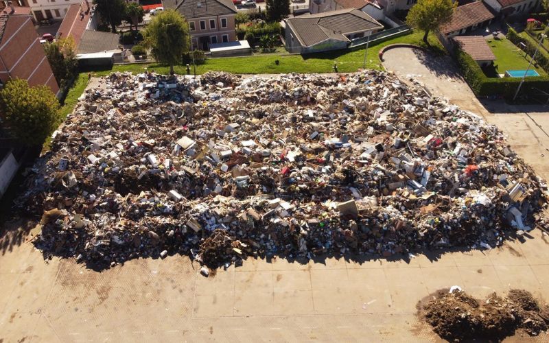 alluvione meda rifiuti