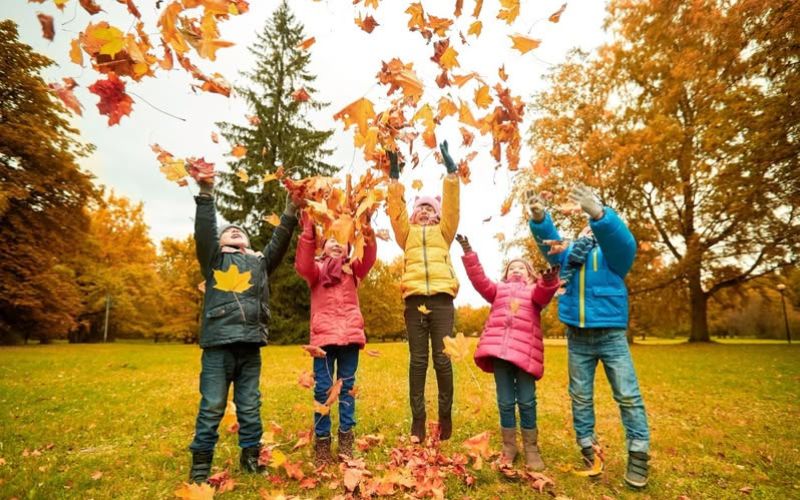 AUTUNNO FOGLIE BAMBINI