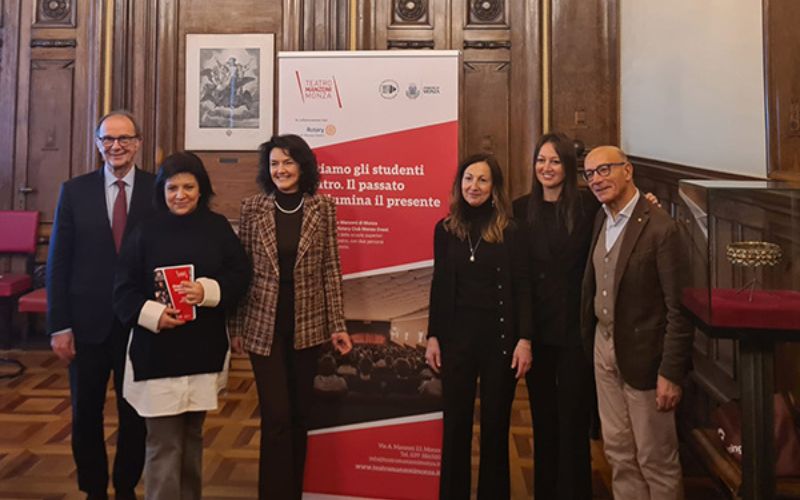 monza studenti teatro manzoni